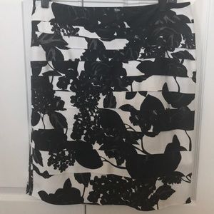 Black and white floral WHBM skirt NWT